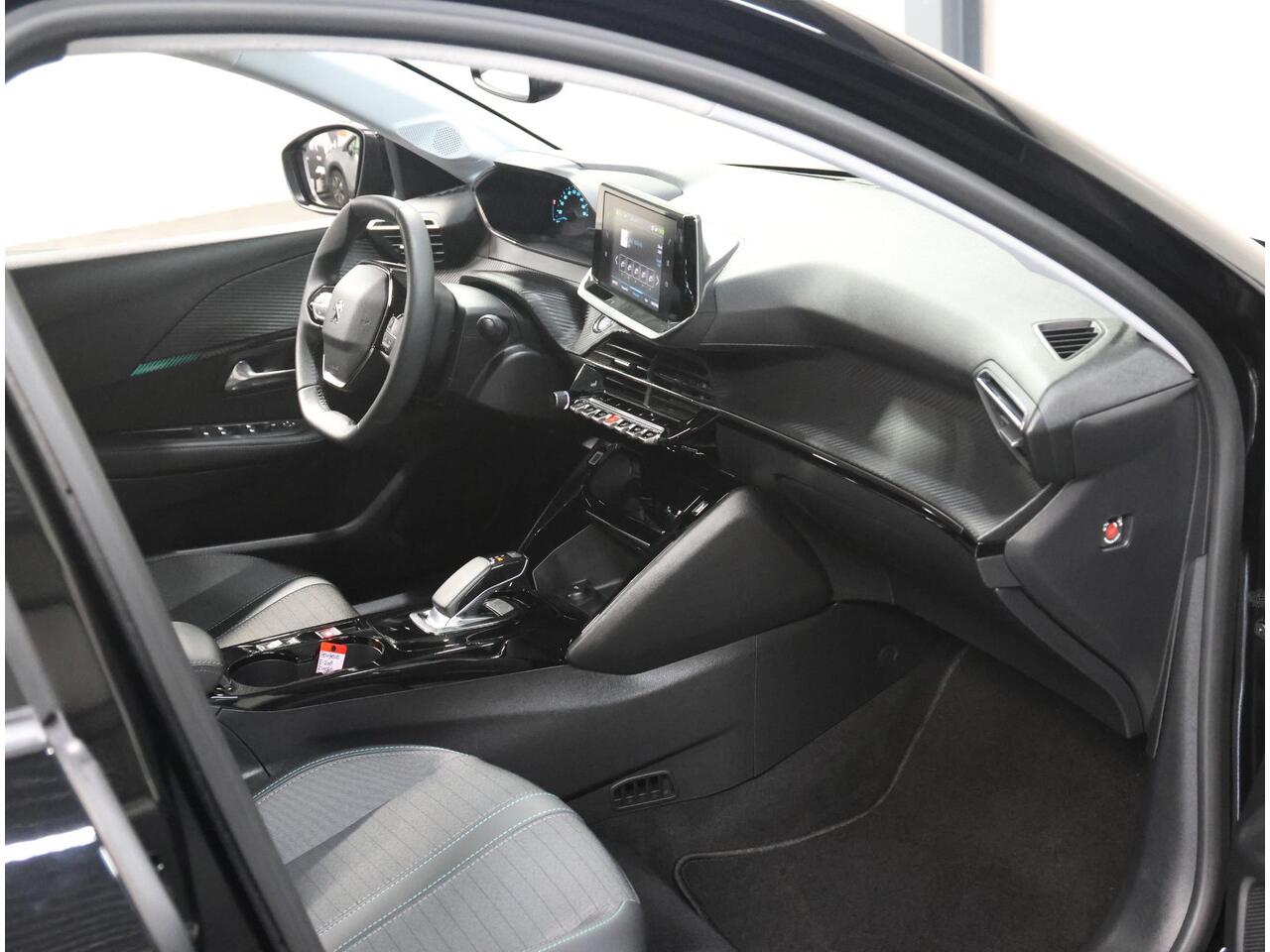 Peugeot e-208 EV Allure 50 kWh 136PK | ACCURAPPORT 93%| AppleCarplay/Android Auto | Armsteun | Navigatie | Parkeersensoren | FULL LED | Stoelverwarming | Climate Control | Cruise Control | LMV | Isofix | Privacy Glass |