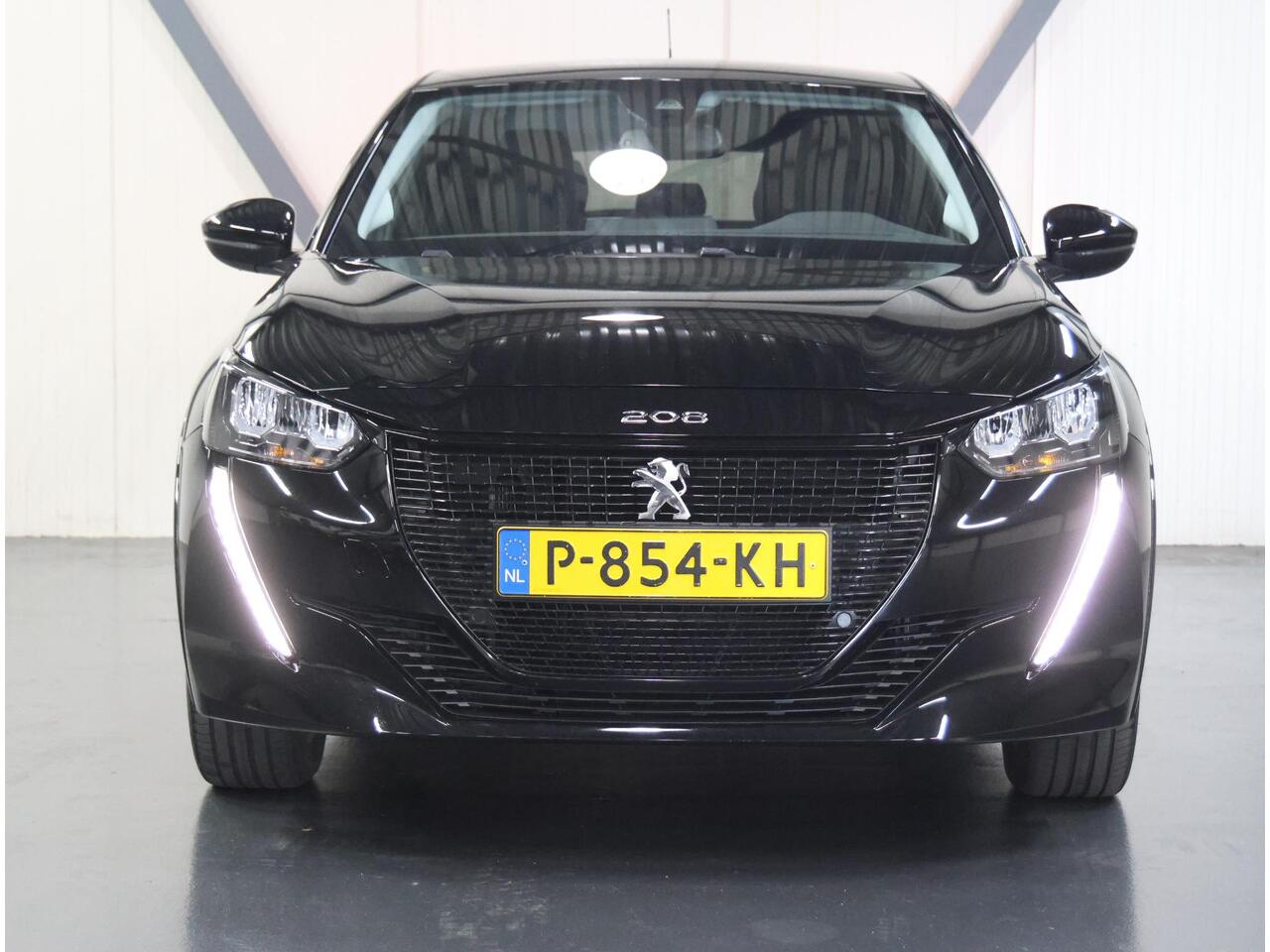 Peugeot e-208 EV Allure 50 kWh 136PK | ACCURAPPORT 93%| AppleCarplay/Android Auto | Armsteun | Navigatie | Parkeersensoren | FULL LED | Stoelverwarming | Climate Control | Cruise Control | LMV | Isofix | Privacy Glass |