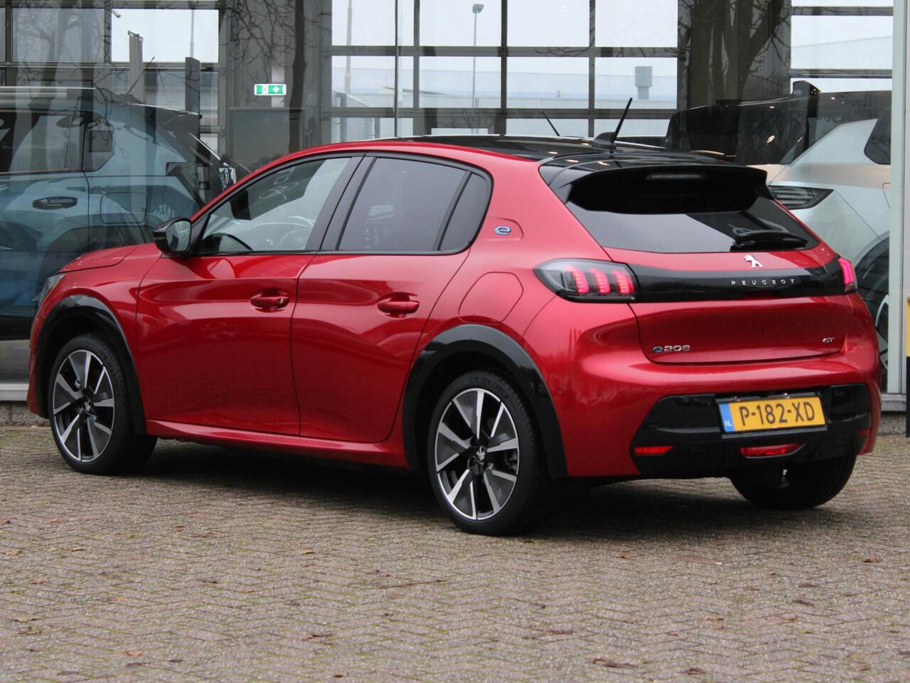 Peugeot e-208 EV GT Pack 50 kWh | Automaat | Camera / Climate / Stoelverw. / Adapt. Cruise