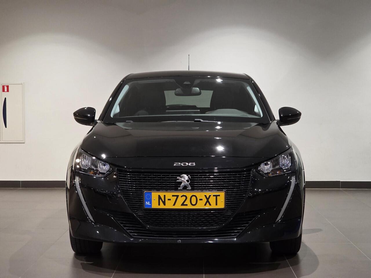 Peugeot e-208 Allure Pack EV 3-FASEN 50kWh 136pk | 3D i-COCKPIT® | NAVI | CAMERA | APPLE CARPLAY / ANDROID AUTO | CLIMA | PARKEERHULP | LM-VELGEN |