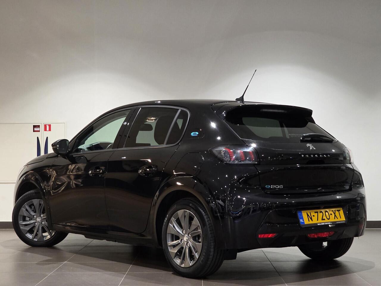 Peugeot e-208 Allure Pack EV 3-FASEN 50kWh 136pk | 3D i-COCKPIT® | NAVI | CAMERA | APPLE CARPLAY / ANDROID AUTO | CLIMA | PARKEERHULP | LM-VELGEN |