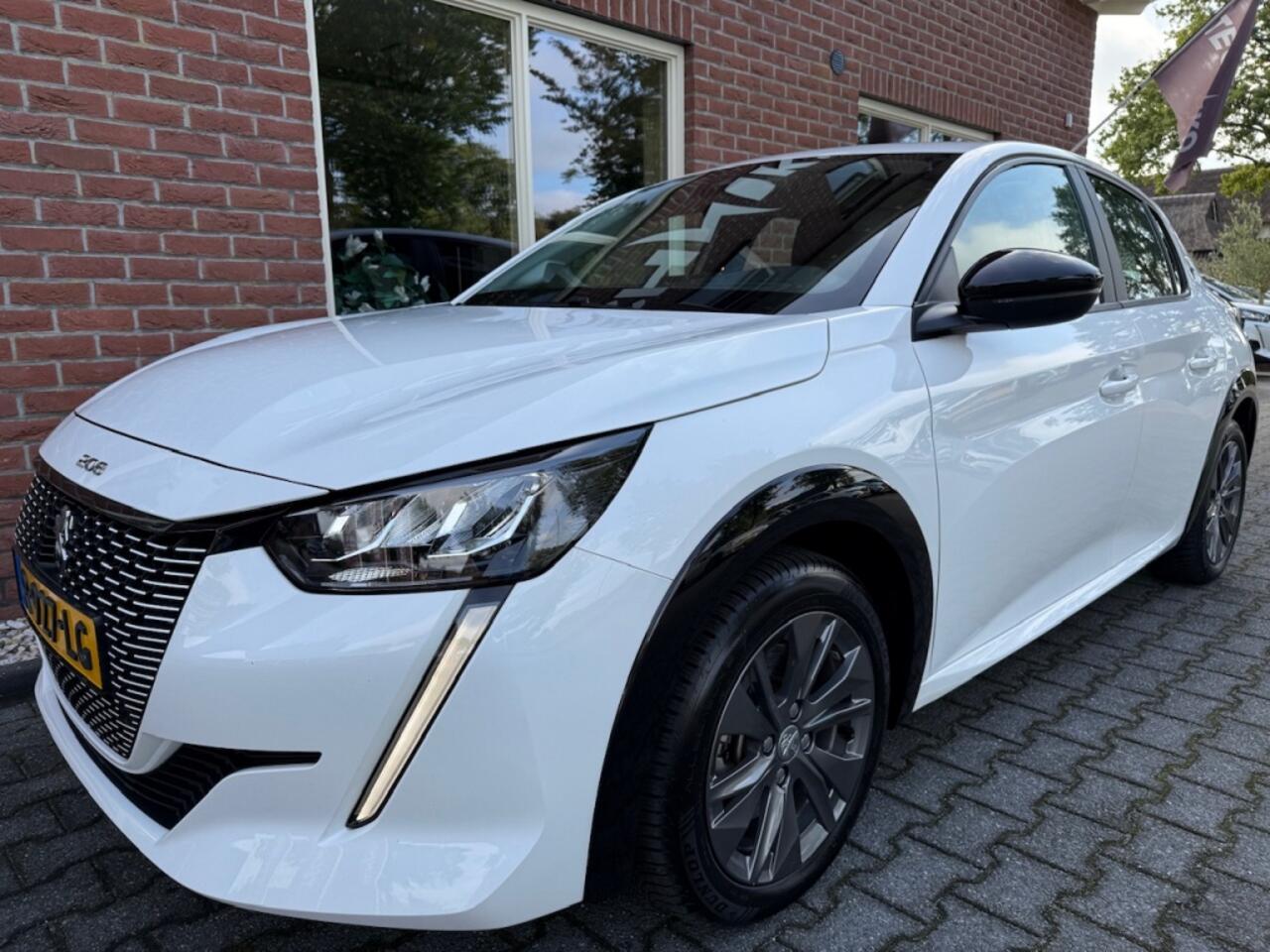 Peugeot e-208 EV Active Pck 50 kWh FASE 3 / RIJKLAAR / NAVI / AIRCO / CRUISE /