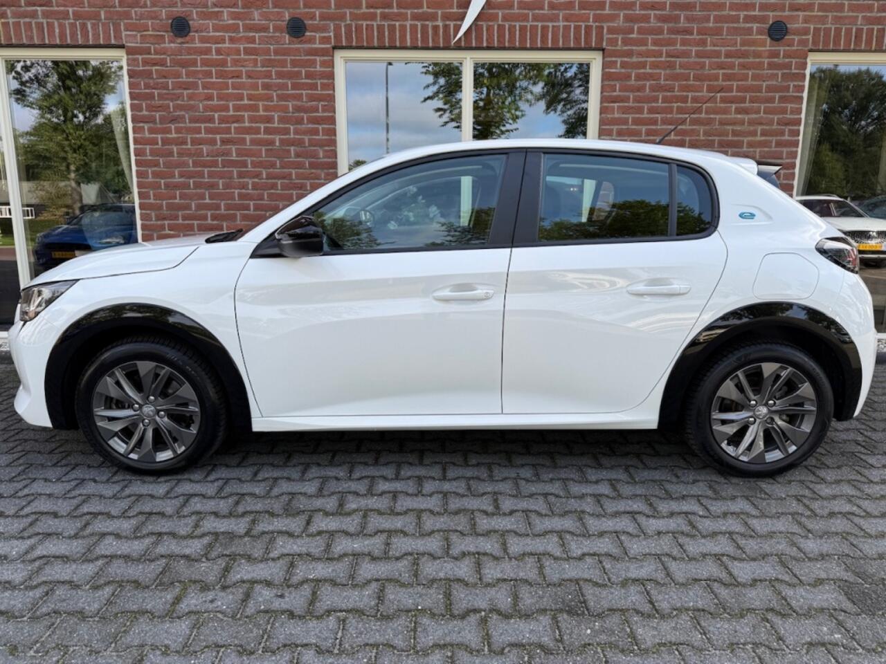 Peugeot e-208 EV Active Pck 50 kWh FASE 3 / RIJKLAAR / NAVI / AIRCO / CRUISE /