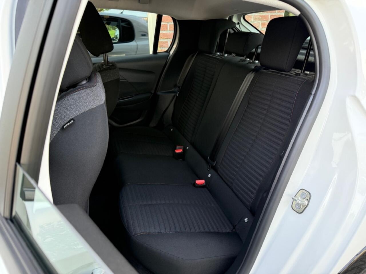 Peugeot e-208 EV Active Pck 50 kWh FASE 3 / RIJKLAAR / NAVI / AIRCO / CRUISE /