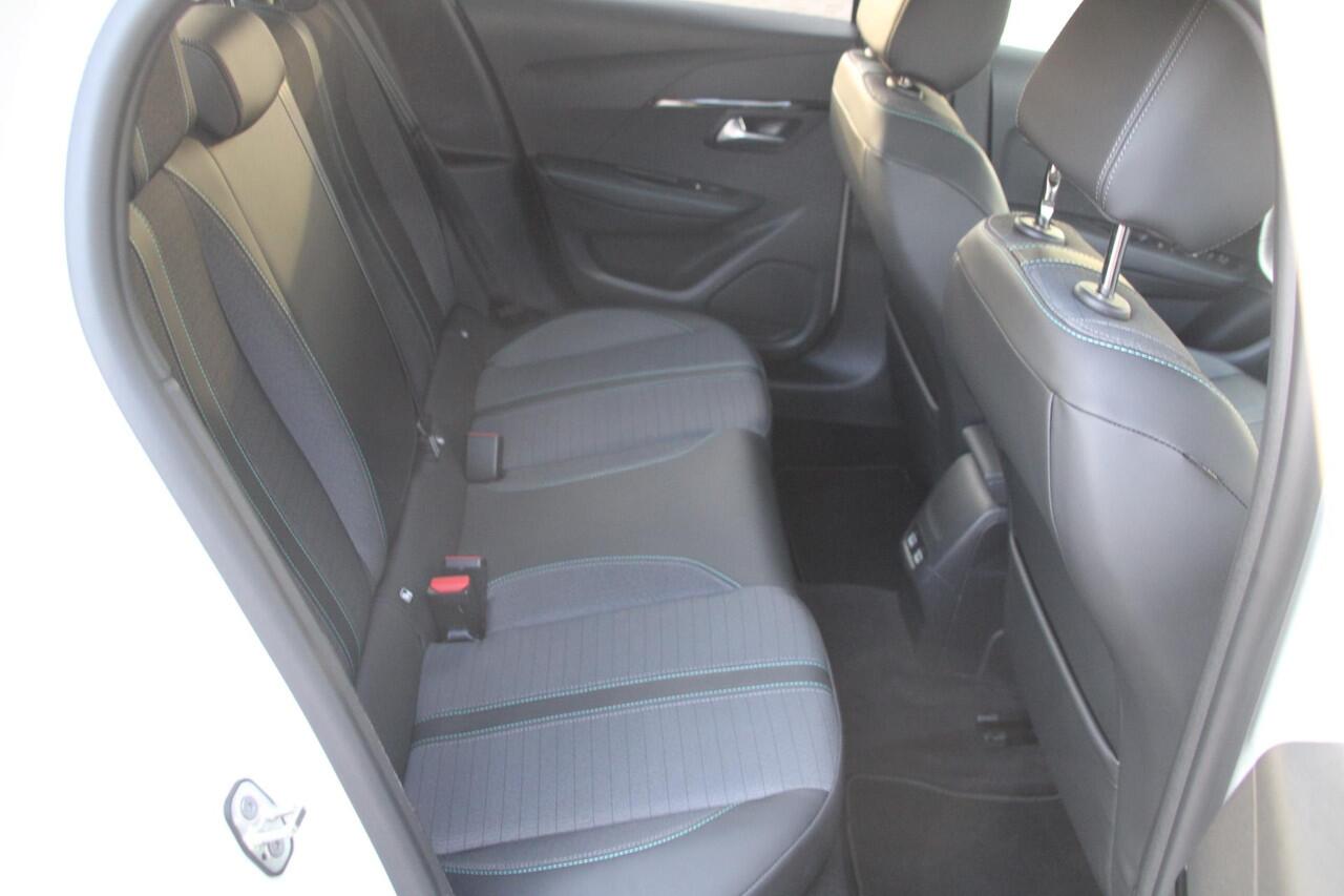 Peugeot e-208 EV Allure Pack 50 kWh Airco Camera Carplay 35.860km 1e eig. dealer onderhouden