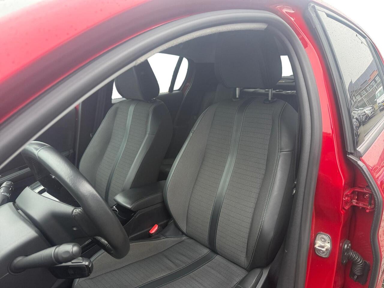 Peugeot e-208 EV Allure Pack 50 kWh 3 Fase | Camera | Adaptief Cruise Control | Stoelverwarming | Apple Carplay/Android Auto | Full Led | Climate Control