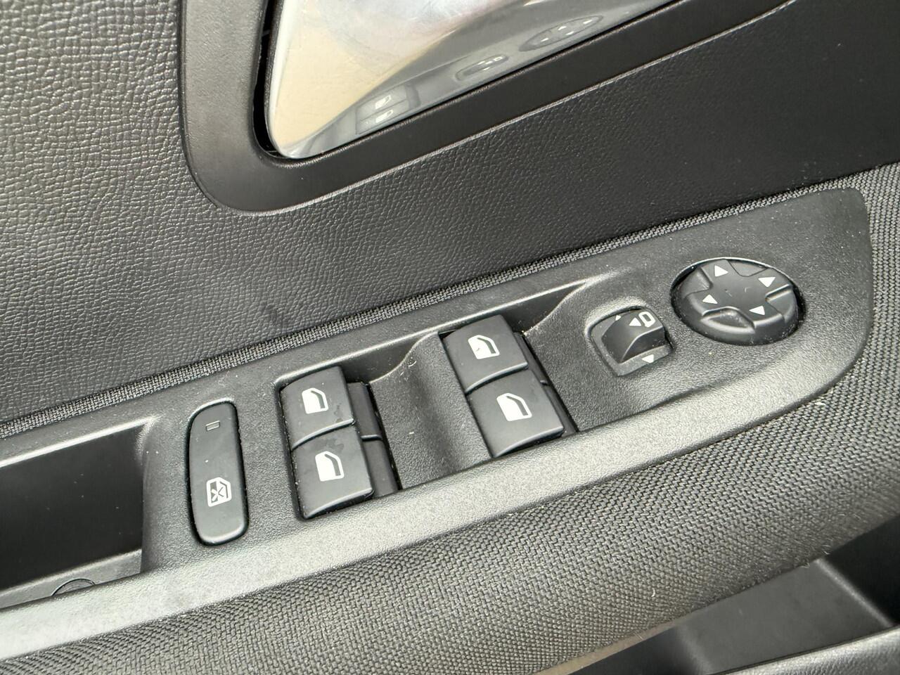 Peugeot e-208 EV Active Pack 50 kWh ALL-IN RIJKLAARPRIJS/Clima/Keyless/Apple carplay/16"Velgen/Lage kilometerstand