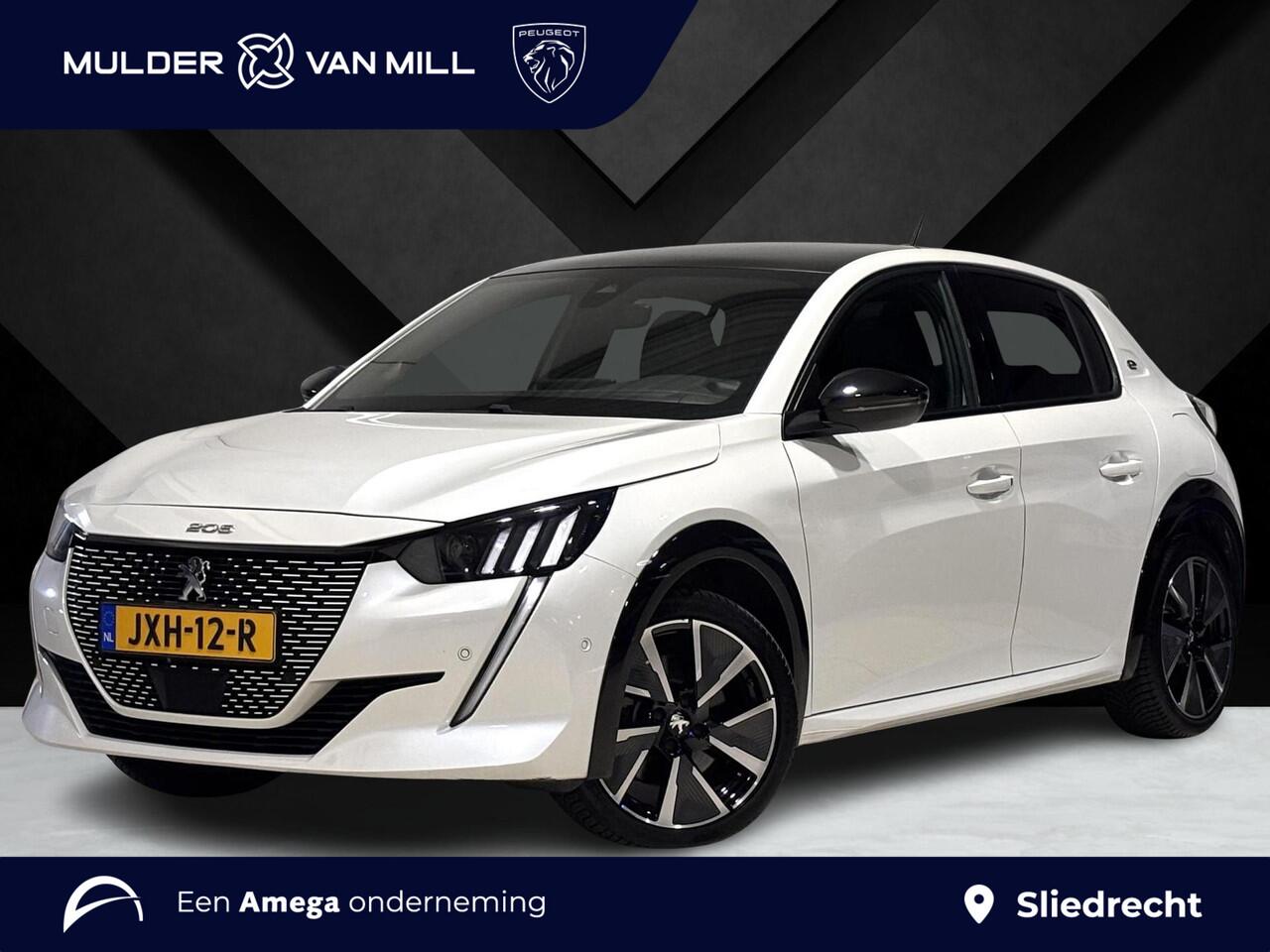 Peugeot e-208 GT EV 3-FASEN 50kWh 136pk | TWO-TONE! | PANODAK | STOELVERW. | ADAPTIVE CRUISE | DODEHOEKBEW. | WARMTEPOMP | CAMERA | NAVI |