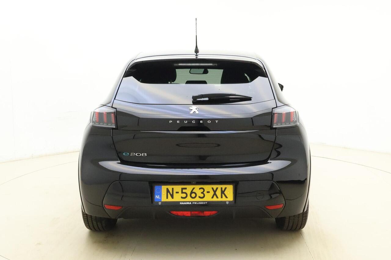 Peugeot e-208 EV Allure 50 kWh 3-Fasen l Camera l PDC l Keyless l Navigatie l Bluetooth l Apple Carplay/Android Auto l DAB l LED l Lichtmetalen velgen