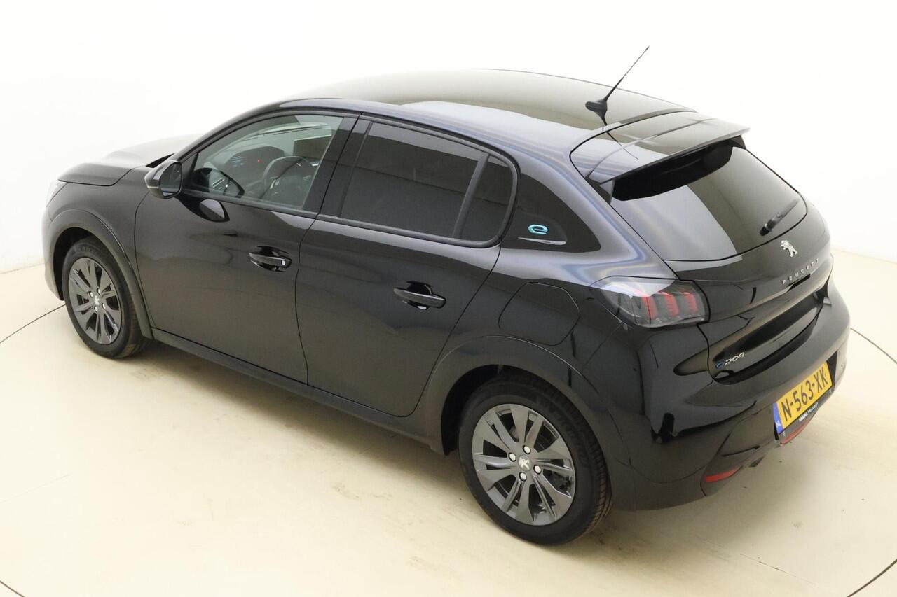 Peugeot e-208 EV Allure 50 kWh 3-Fasen l Camera l PDC l Keyless l Navigatie l Bluetooth l Apple Carplay/Android Auto l DAB l LED l Lichtmetalen velgen