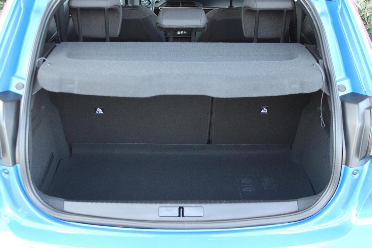 Peugeot e-208 EV STYLE 136PK 50 kWh | 3-FASE | ACHTERUITRIJ CAMERA | DAB+ RADIO | CLIMATE CONTROL | CRUISE CONTROL | LICHTMETALEN VELGEN | APPLE CARPLAY/ANDROID AUTO | KEYLESS START | LED KOPLAMPEN |