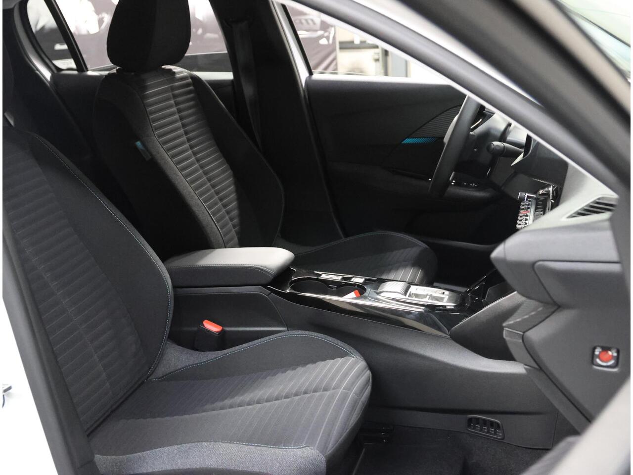 Peugeot e-208 Style 50kWh 136PK | 1ste eigenaar | Fase 3 | Accurapport 100% | Camera | Navigatie | Climate Control | Cruise Control | AppleCarPlay/Android | AUTOMAAT | LMV |