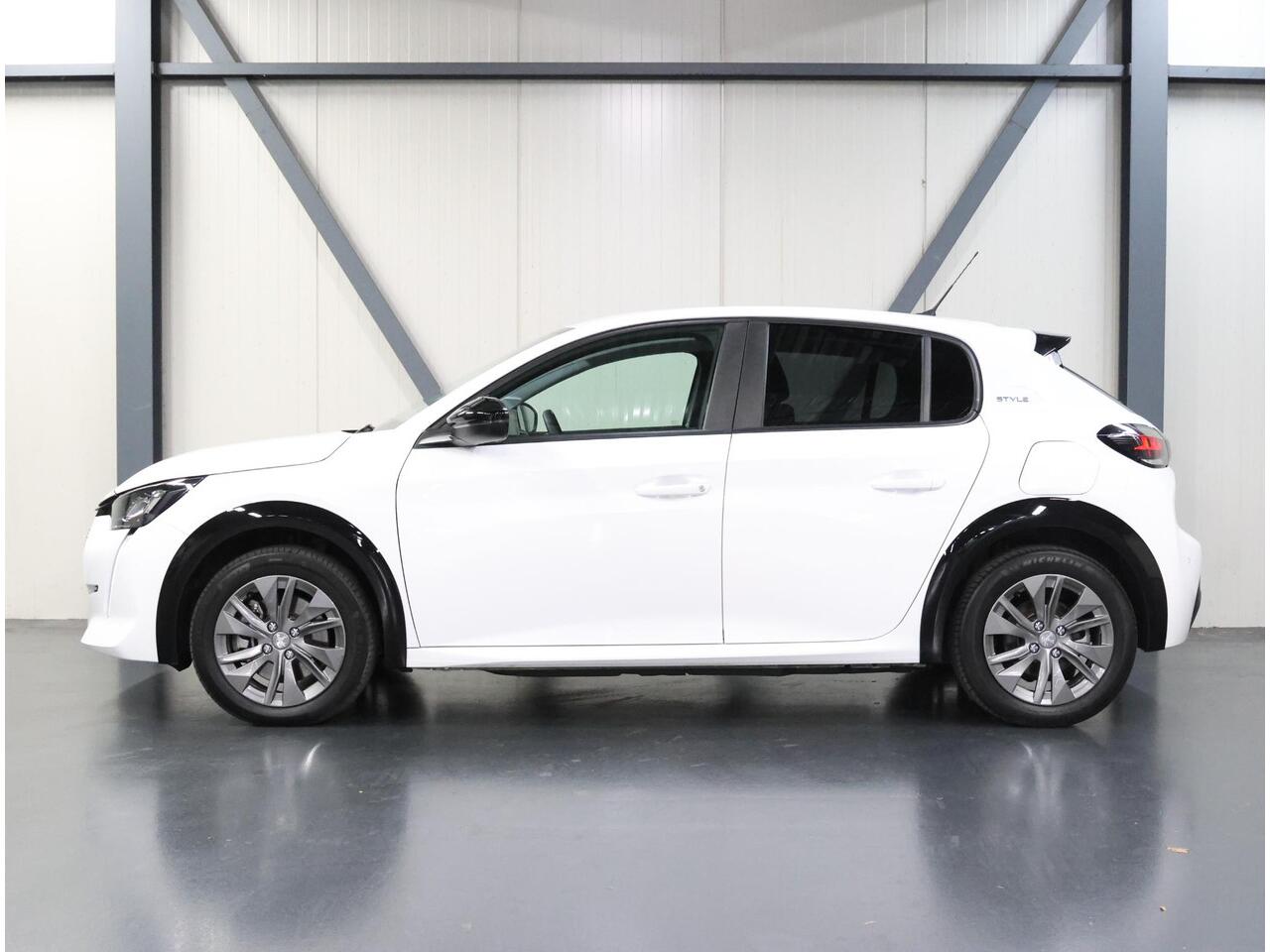 Peugeot e-208 Style 50kWh 136PK | 1ste eigenaar | Fase 3 | Accurapport 100% | Camera | Navigatie | Climate Control | Cruise Control | AppleCarPlay/Android | AUTOMAAT | LMV |