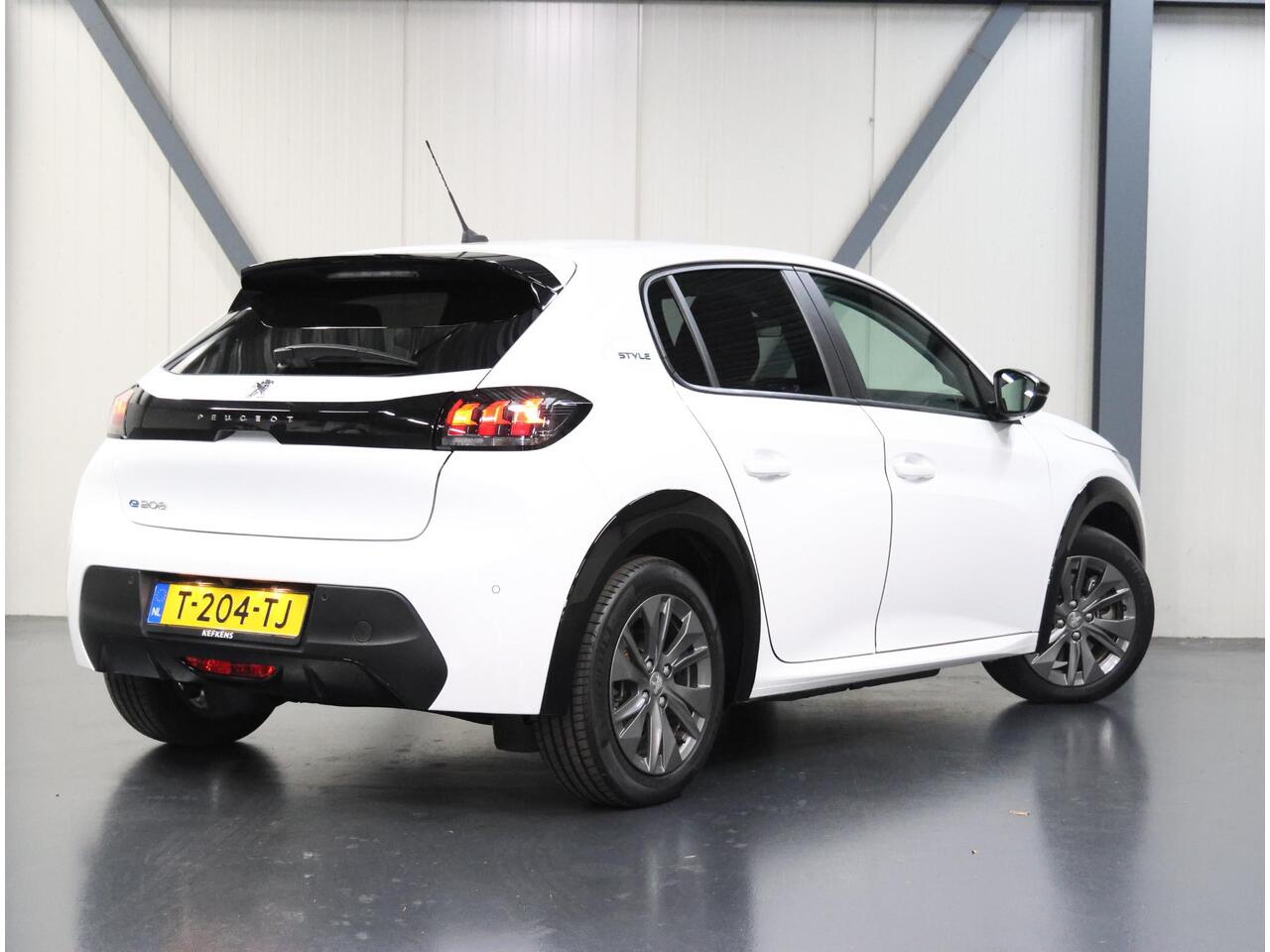 Peugeot e-208 Style 50kWh 136PK | 1ste eigenaar | Fase 3 | Accurapport 100% | Camera | Navigatie | Climate Control | Cruise Control | AppleCarPlay/Android | AUTOMAAT | LMV |