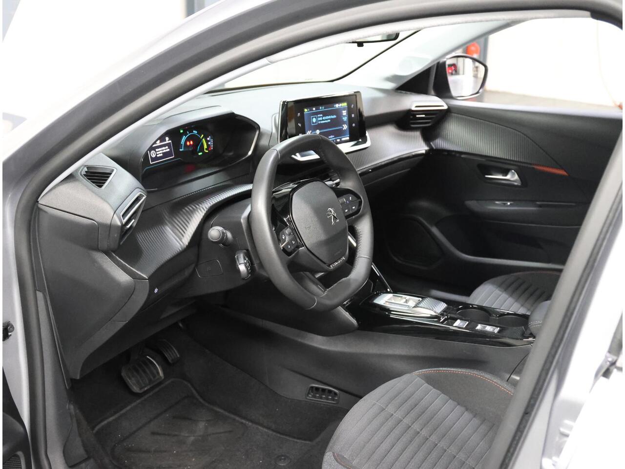 Peugeot e-208 Active Pack 50kWh 136PK | 1ste eigenaar | 3 FASE | AppleCarPlay/Android | AUTOMAAT | Armsteun | Parkeersensoren | Keyless | Navigatie | Climate Control | Cruise Control | Isofix |