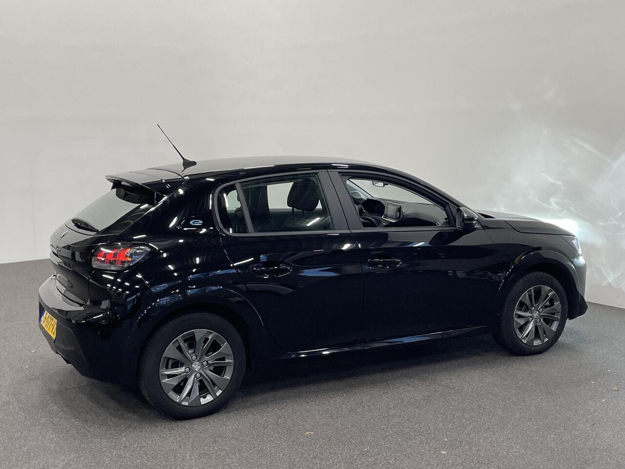 Peugeot e-208 EV Active Pack 50 kWh SOH 95% Navigatie Apple Carplay/Android Auto Parkeersensoren achter Cruise Control Full Led Climate Control Lichtmetalen velgen