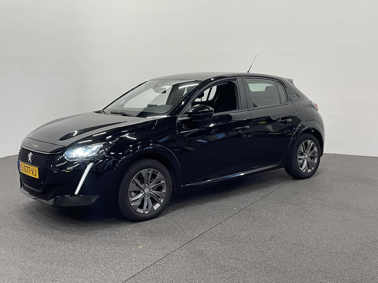 Peugeot e-208 EV Active Pack 50 kWh SOH 95% Navigatie Apple Carplay/Android Auto Parkeersensoren achter Cruise Control Full Led Climate Control Lichtmetalen velgen