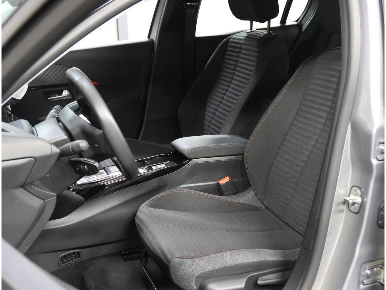 Peugeot e-208 Active Pack 50kWh 136PK | Accurapport 98,7% | 1ste eigenaar | 3 FASE | AppleCarPlay/Android | AUTOMAAT | Armsteun | Parkeersensoren | Keyless | Navigatie | Climate Control | Cruise Control | Isofix |