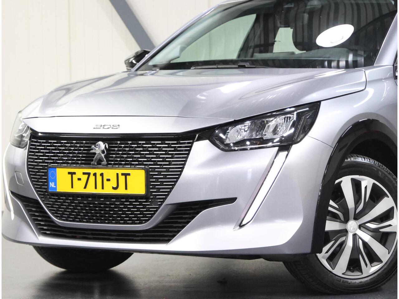 Peugeot e-208 Active Pack 50kWh 136PK | Accurapport 98,7% | 1ste eigenaar | 3 FASE | AppleCarPlay/Android | AUTOMAAT | Armsteun | Parkeersensoren | Keyless | Navigatie | Climate Control | Cruise Control | Isofix |