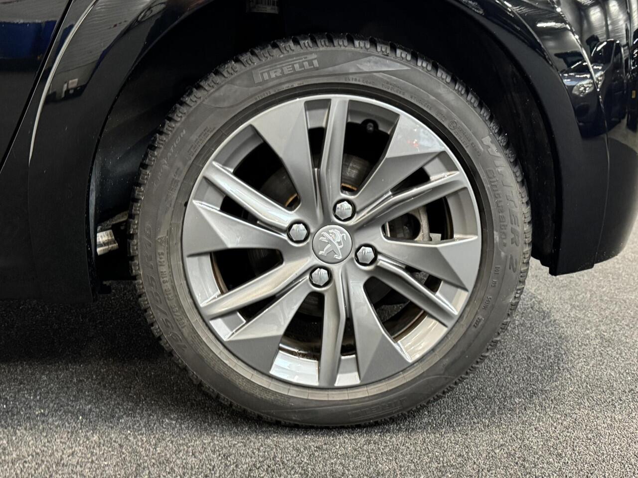 Peugeot e-208 EV Active Pack 50 kWh Navigatie Apple Carplay/Android Auto Parkeersensoren achter Cruise Control Climate Control Lichtmetalen velgen