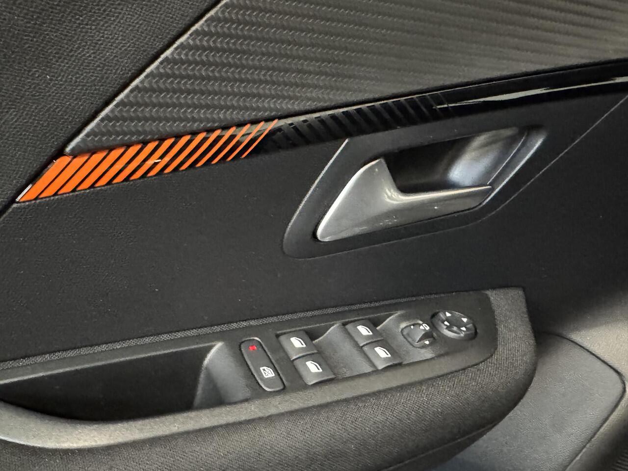 Peugeot e-208 EV Active Pack 50 kWh Navigatie Apple Carplay/Android Auto Parkeersensoren achter Cruise Control Climate Control Lichtmetalen velgen