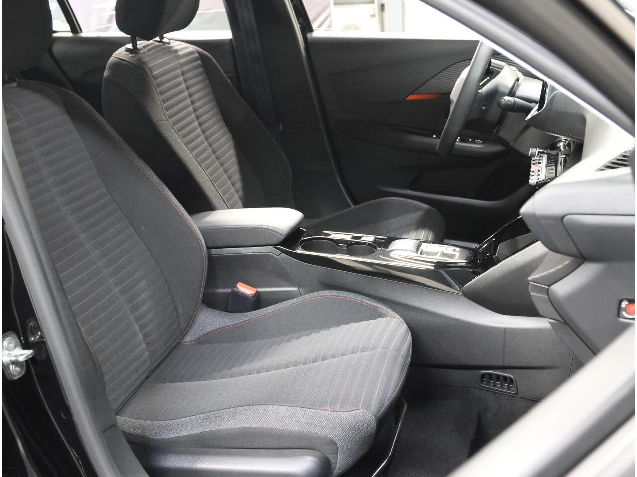 Peugeot e-208 Active Pack 50kWh 136PK | 1ste eigenaar | ACCU 97% | Navigatie | Parkeersensoren | AUTOMAAT | AppleCarPlay/AndroidAuto | Climate Control | Cruise Control | FULL LED | LMV | Isofix |