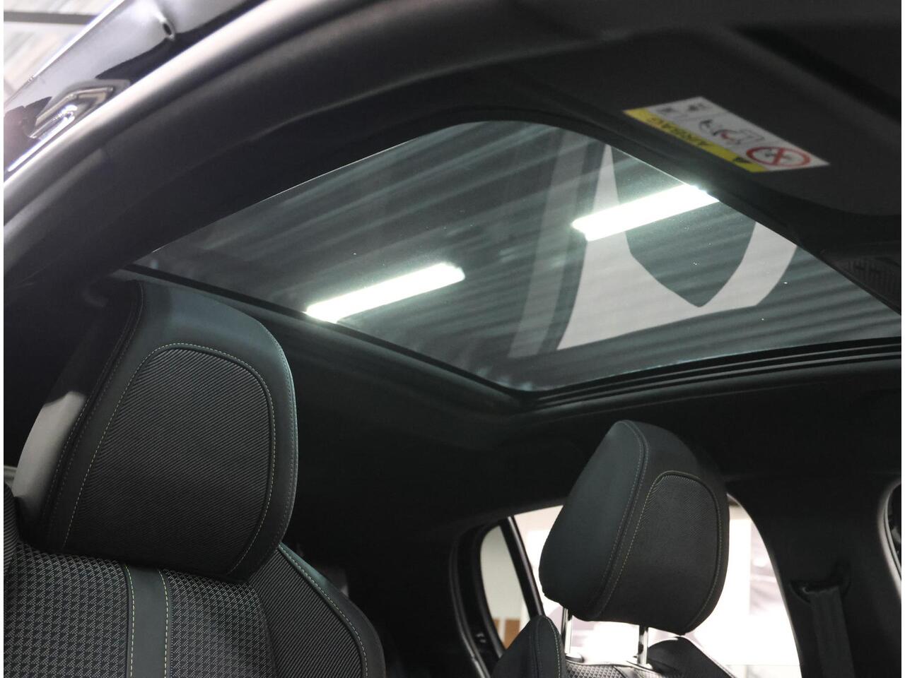 Peugeot e-208 EV GT 50 kWh 136PK | 1ste eigenaar | 3 FASE | ACCURAPPORT 95,6% | LED lampen | 17"LMV | Navigatie | LED | Camera | Glazendak | Stoelverwarming | Climate Control | Cruise Control | AppleCarplay/Android Auto | Isofix | Privacy Glass | Parkeersensoren |