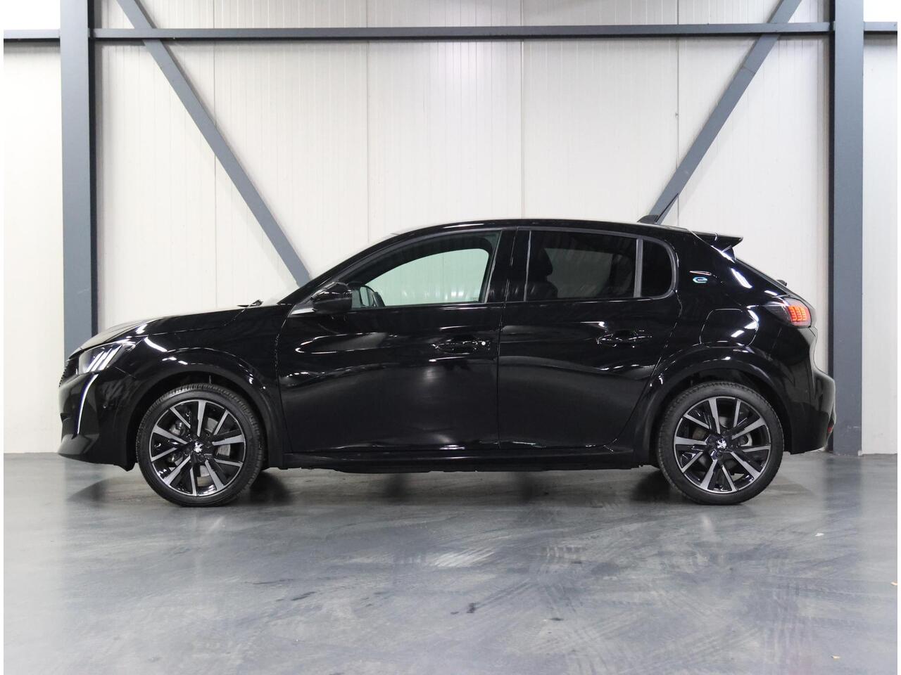 Peugeot e-208 EV GT 50 kWh 136PK | 1ste eigenaar | 3 FASE | ACCURAPPORT 95,6% | LED lampen | 17"LMV | Navigatie | LED | Camera | Glazendak | Stoelverwarming | Climate Control | Cruise Control | AppleCarplay/Android Auto | Isofix | Privacy Glass | Parkeersensoren |