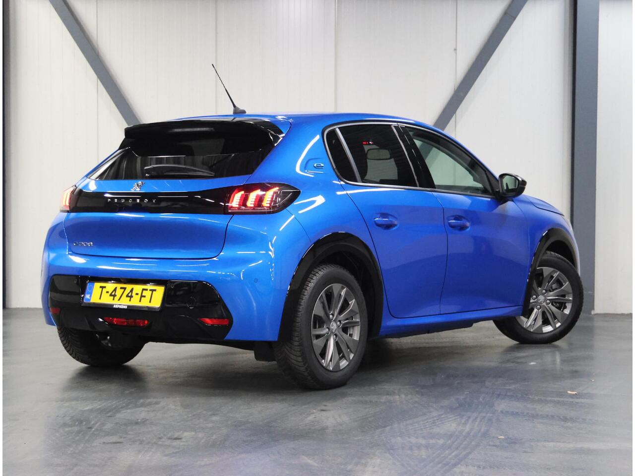 Peugeot e-208 Allure Pack 50kWh 136PK | 1ste eigenaar | LEER/Stof | AppleCarPlay/AndroidAuto | AUTOMAAT | 3 FASE | LED lampen | LMV | Navigatie | Camera | Climate Control | Cruise Control | Isofix | Privacy Glass |