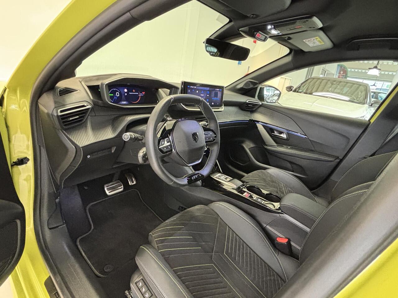 Peugeot e-208 EV GT 51 kWh Navigatie | Adaptieve cruise control | Keyless | Stoelverwarming | Elektrische massagestoel |