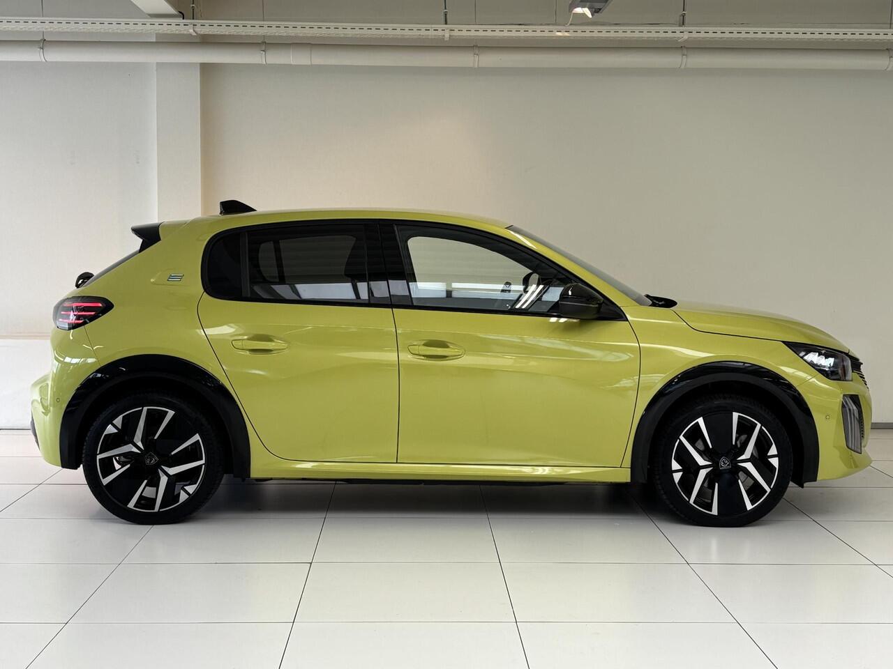 Peugeot e-208 EV GT 51 kWh Navigatie | Adaptieve cruise control | Keyless | Stoelverwarming | Elektrische massagestoel |