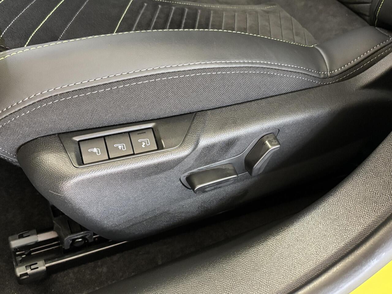 Peugeot e-208 EV GT 51 kWh Navigatie | Adaptieve cruise control | Keyless | Stoelverwarming | Elektrische massagestoel |