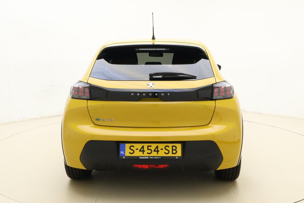 Peugeot e-208 EV Active Pack 50 kWh | Apple carplay/Android auto | Cruise control | Stuurwiel multifuntioneel | Lichtmetalen velgen | Parkeersensoren achter |