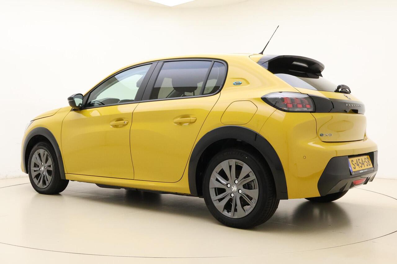 Peugeot e-208 EV Active Pack 50 kWh | Apple carplay/Android auto | Cruise control | Stuurwiel multifuntioneel | Lichtmetalen velgen | Parkeersensoren achter |