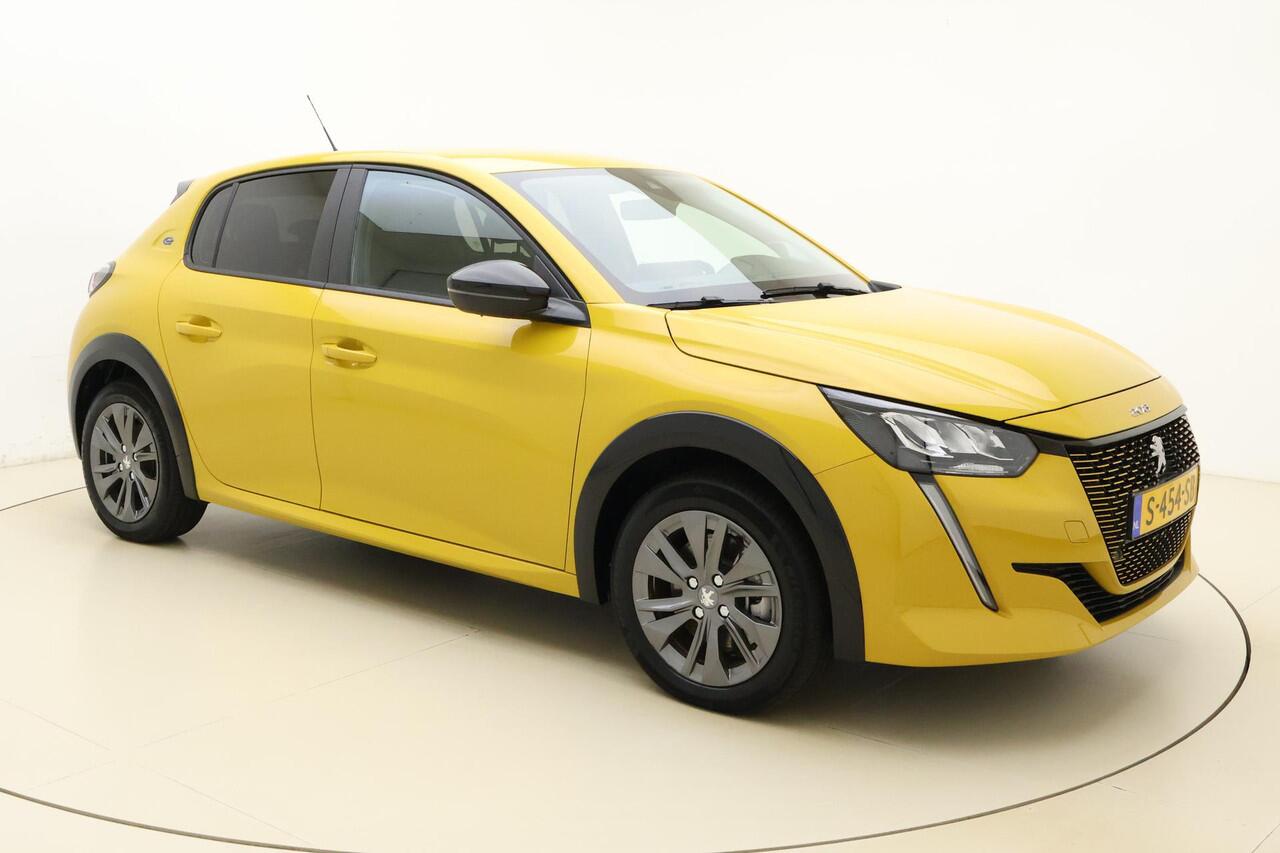 Peugeot e-208 EV Active Pack 50 kWh | Apple carplay/Android auto | Cruise control | Stuurwiel multifuntioneel | Lichtmetalen velgen | Parkeersensoren achter |