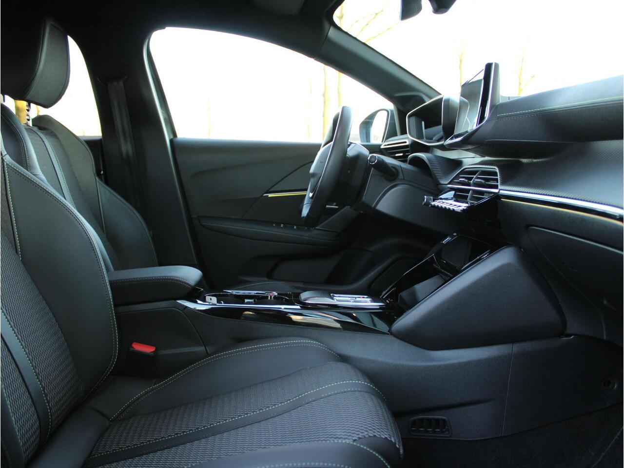 Peugeot e-208 EV GT 51 kWh | Apple Carplay / Camera / Climate