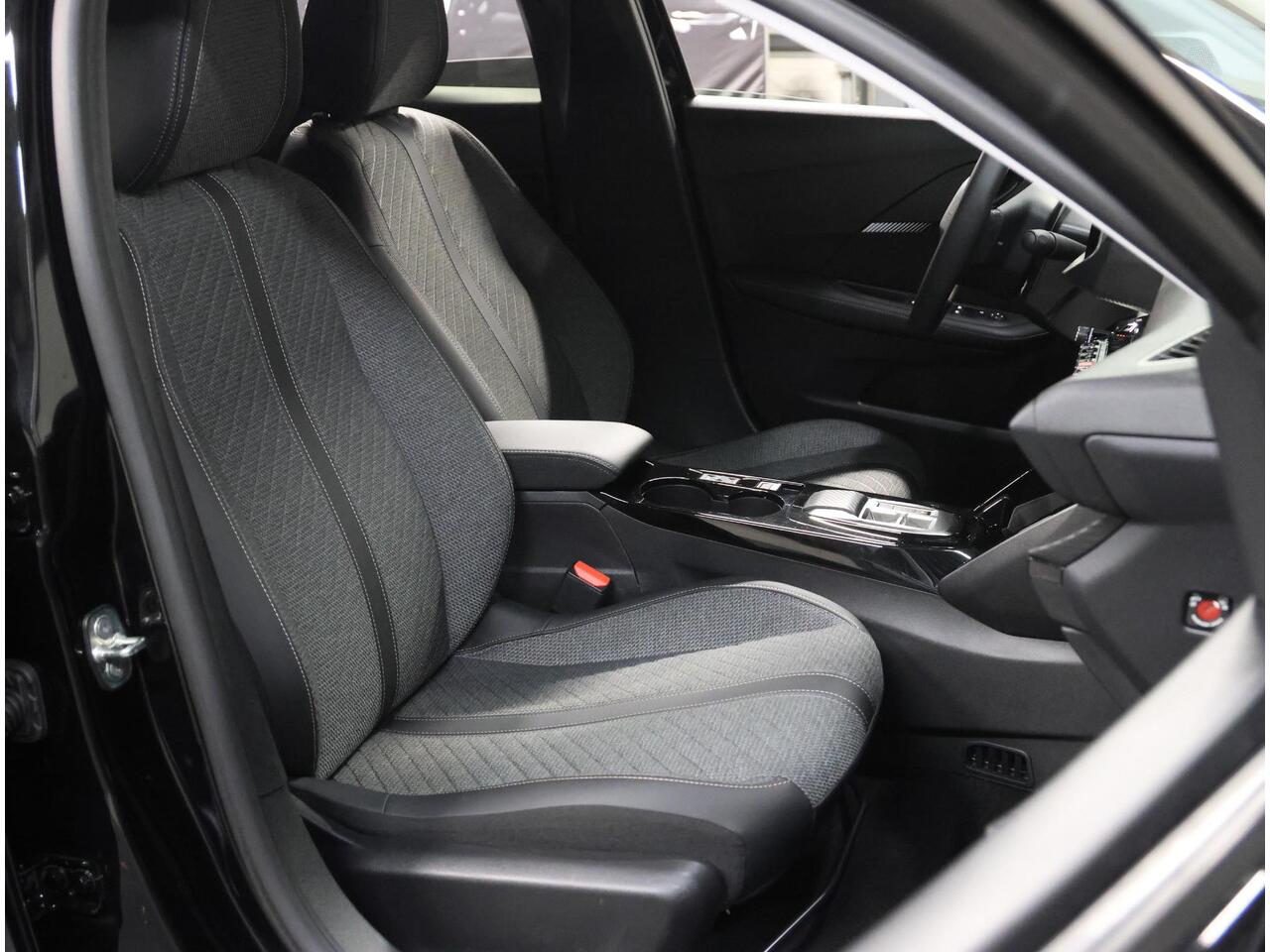 Peugeot e-208 Style 50kWh 136PK | 1ste eigenaar | ACCU 97% | Climate Control | Parkeersensoren | AppleCarPlay/AndroidAuto | Climate Control | Cruise Control | FULL LED | Navigatie | LMV | Privacy Glass | Isofix |