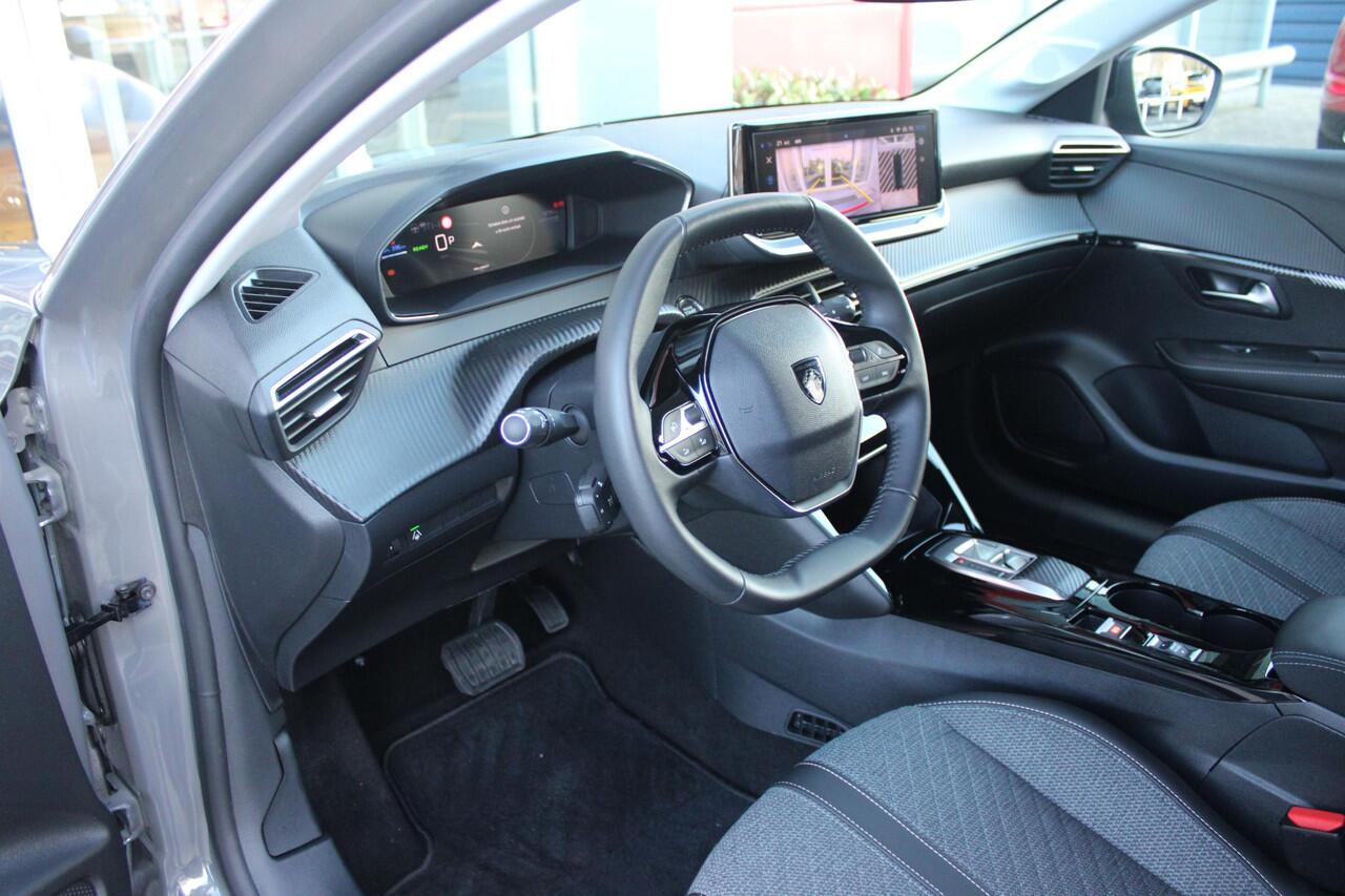 Peugeot e-208 EV ALLURE 156PK 51 kWh | WARMTEPOMP | 3-FASE! | NAVIGATIE | DRAADLOZE APPLE CARPLAY/ANDROID AUTO | DODEHOEK DETECTIE | CAMERA VOOR + ACHTER | ADAPTIVE CRUISE CONTROL | CLIMATE CONTROL |