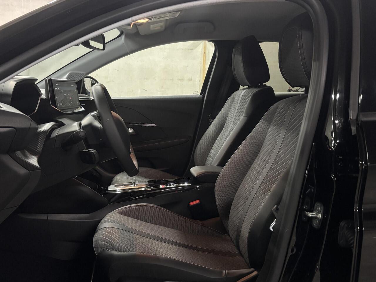 Peugeot e-208 Allure Avantage EV 51kWh 156pk AUTOMAAT | WARMTEPOMP | CAMERA | ADAPTIVE CRUISE | DODEHOEKBEW. |