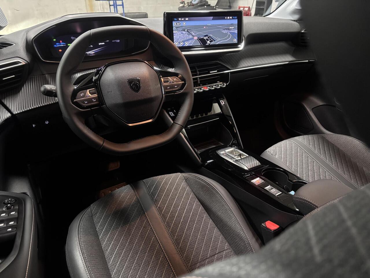 Peugeot e-208 Allure Avantage EV 51kWh 156pk AUTOMAAT | WARMTEPOMP | CAMERA | ADAPTIVE CRUISE | DODEHOEKBEW. |