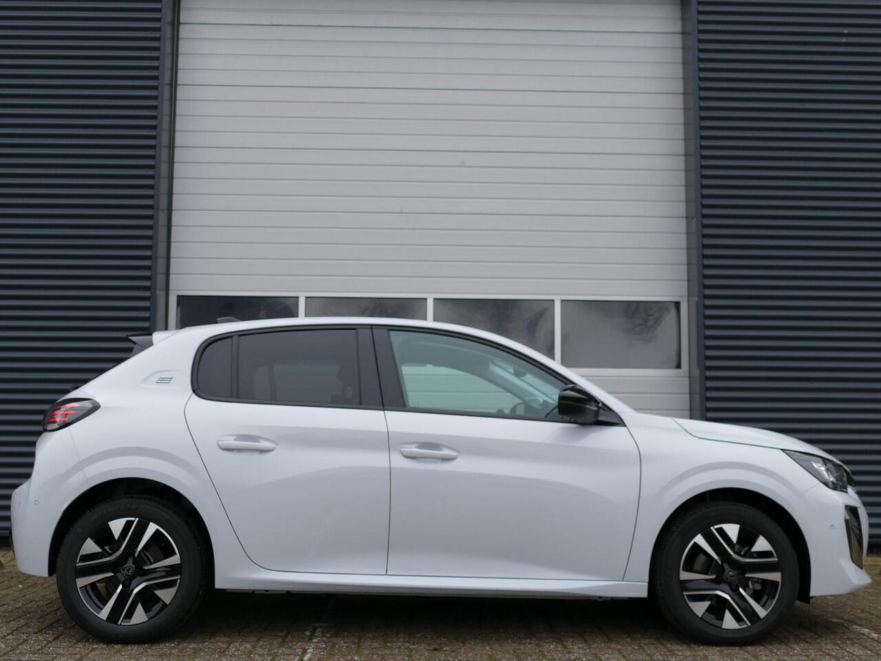 Peugeot e-208 EV Allure Avantage 51 kWh | 156 PK | 433KM WLTP | Draadloos Apple Carplay & Android Auto | Camera Voor & Achter | Navigatie | Adaptief Cruise Control |