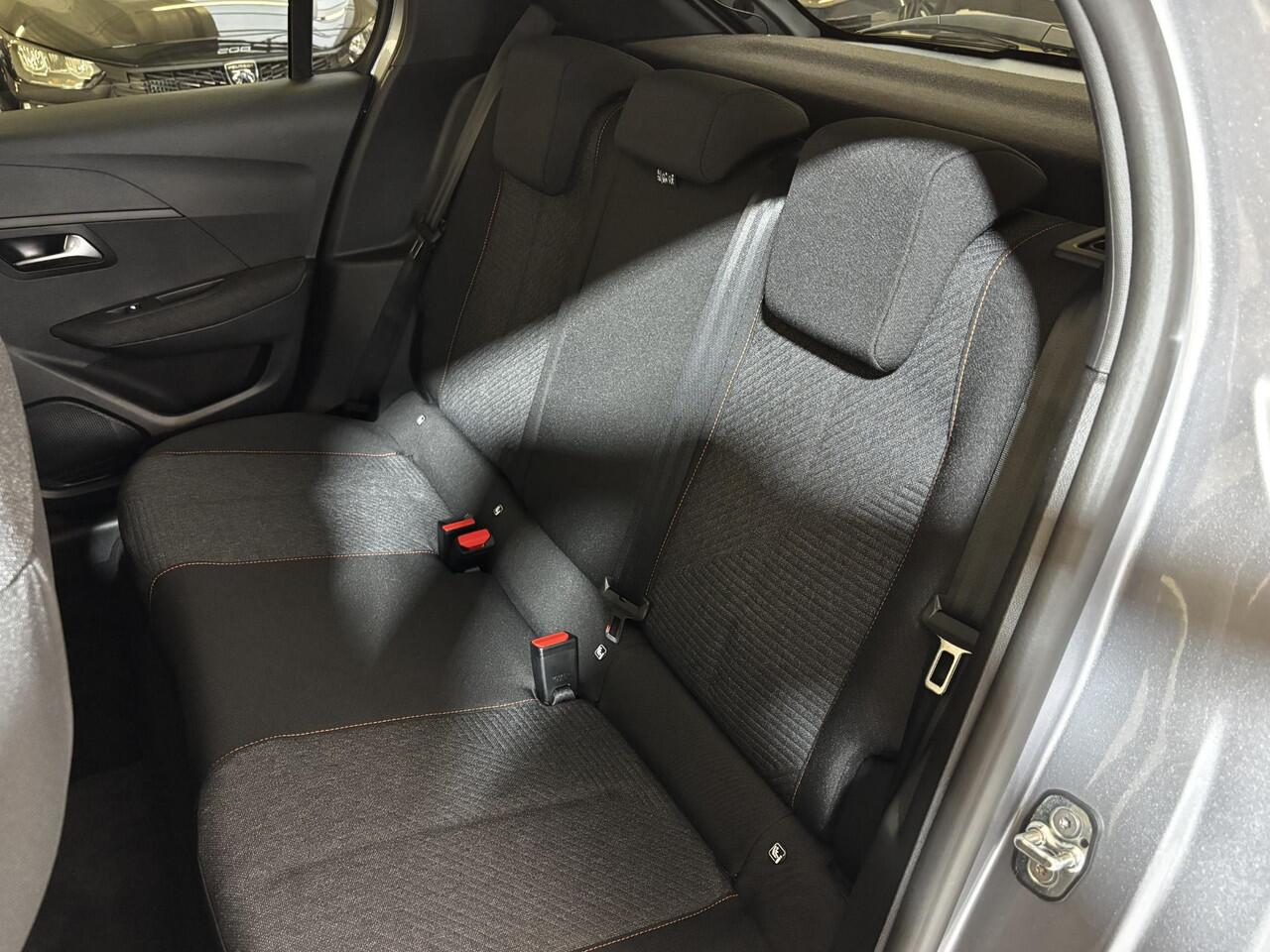 Peugeot e-208 EV Business 51kWh 156