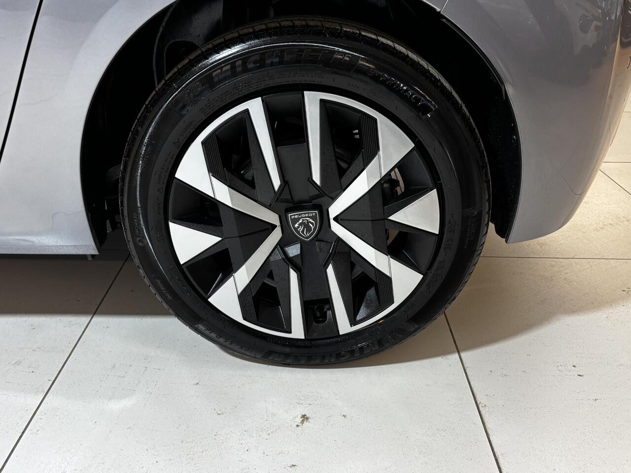 Peugeot e-208 EV Business 51kWh 156