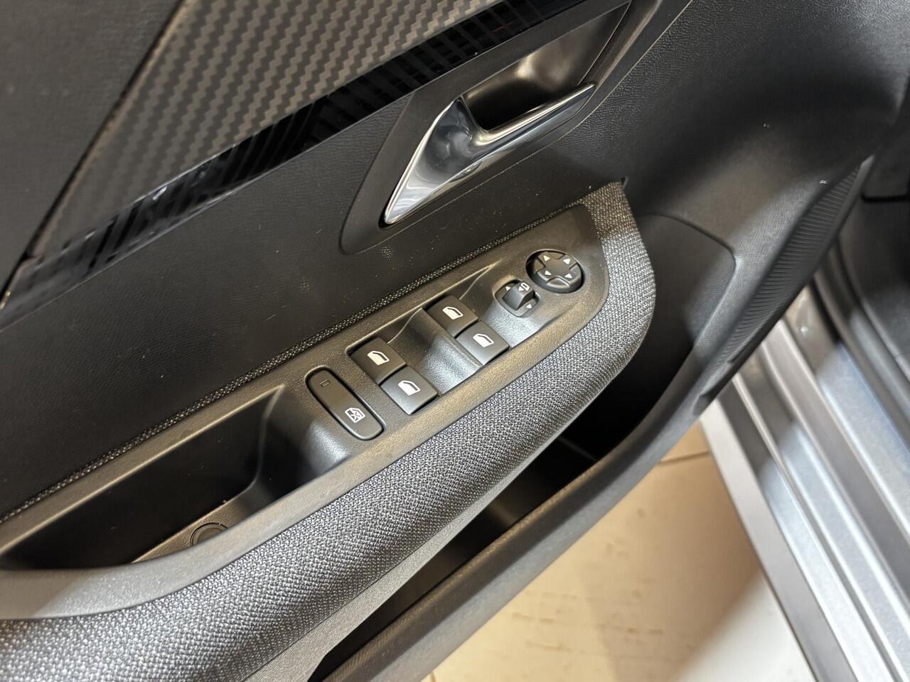 Peugeot e-208 EV Business 51kWh 156