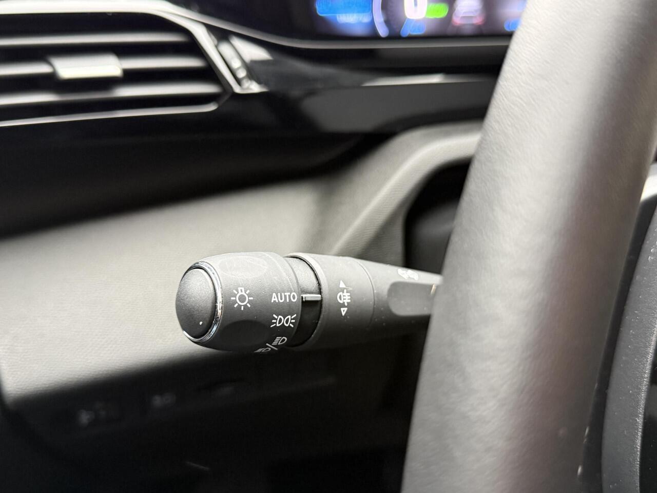 Peugeot e-308 SW Style EV 54 kWh | NAP | Cruise adaptief | DAB | Climate Control | Apple Carplay & Android Auto | Lichtmetaal | LED |