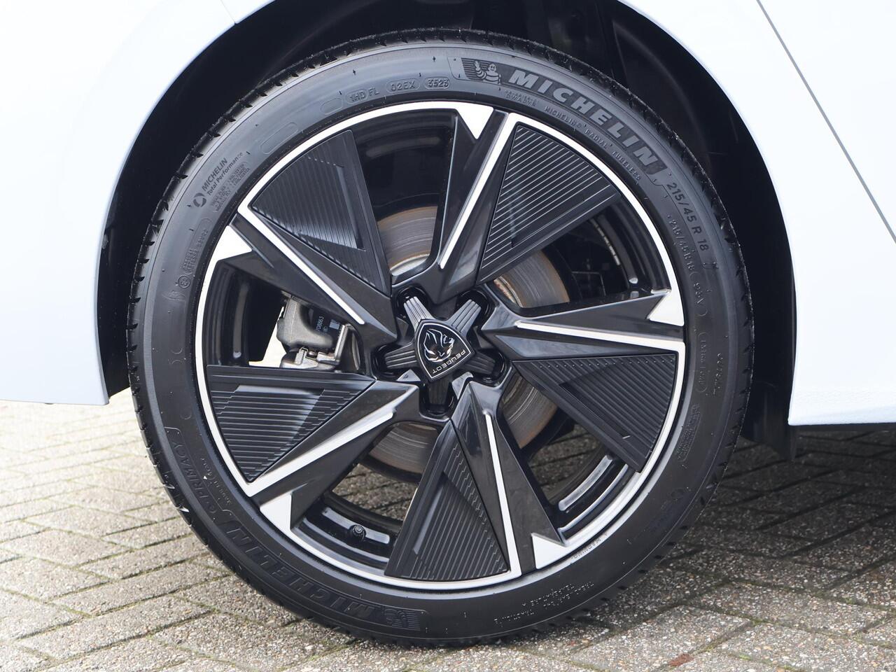 Peugeot e-308 FIRST EDITION GT EV 54 KWH + STUUR/STOELVERW. | ADAPTIVE CRUISE | CARPLAY | STANDKACHEL | CAMERA