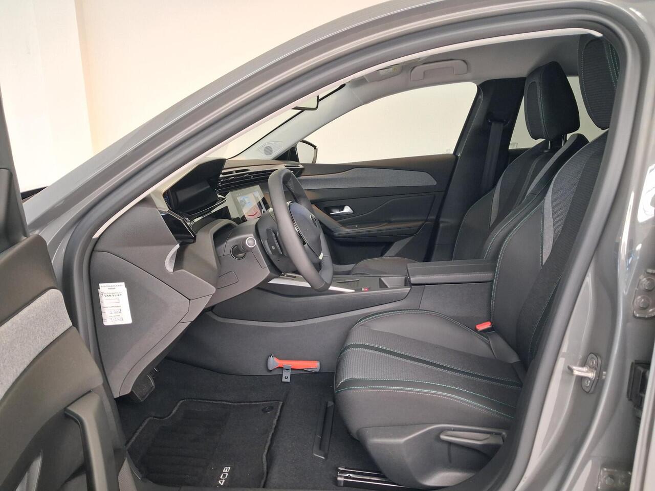 Peugeot e-408 Allure 58 kWh | Navigatie | Achteruitrijcamera | Stoel/Stuurverwarming | Keyless Entry | Apple Carplay/Android Auto |