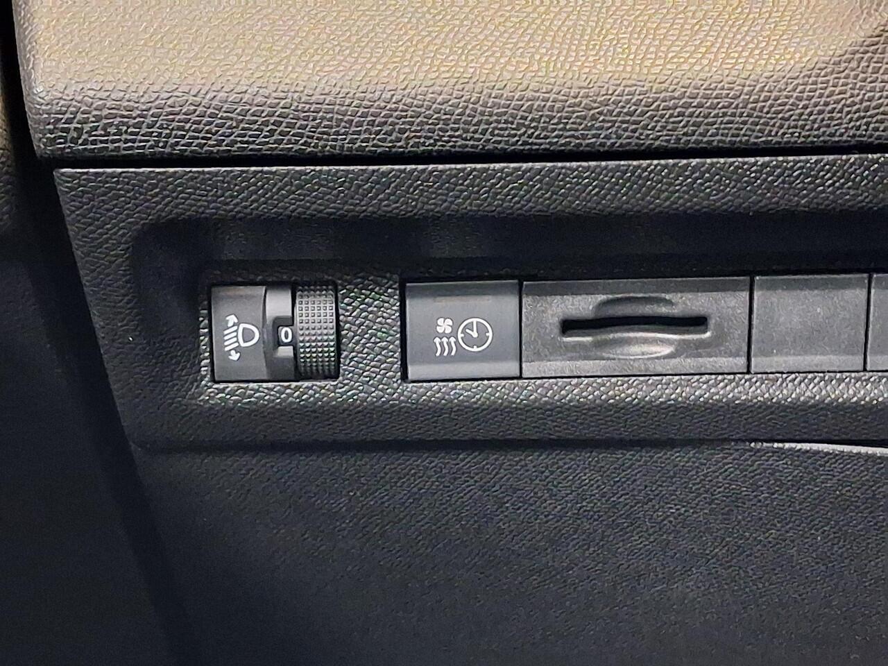 Peugeot e-408 Allure 58 kWh | Navigatie | Achteruitrijcamera | Stoel/Stuurverwarming | Keyless Entry | Apple Carplay/Android Auto |