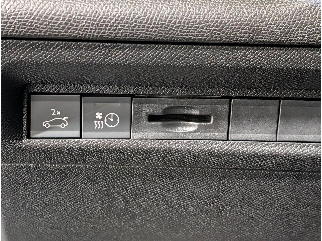 Peugeot e-408 GT Avantage 58kWh 210pk | APPLE CARPLAY / ANDROID AUTO | NAVI | CAMERA V+A | STOELVERW. + MASSAGE |