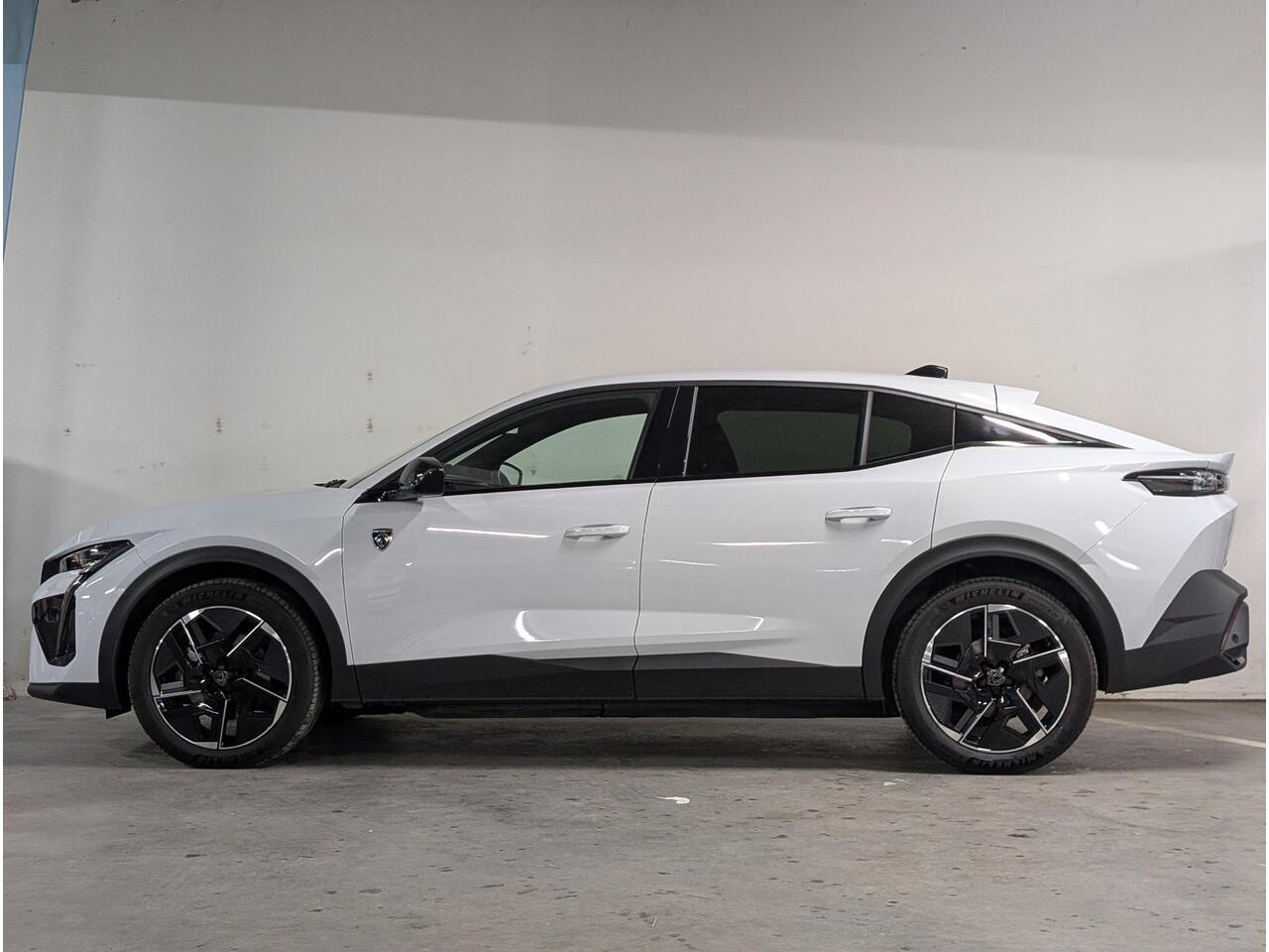 Peugeot e-408 GT Avantage 58kWh 210pk | APPLE CARPLAY / ANDROID AUTO | NAVI | CAMERA V+A | STOELVERW. + MASSAGE |